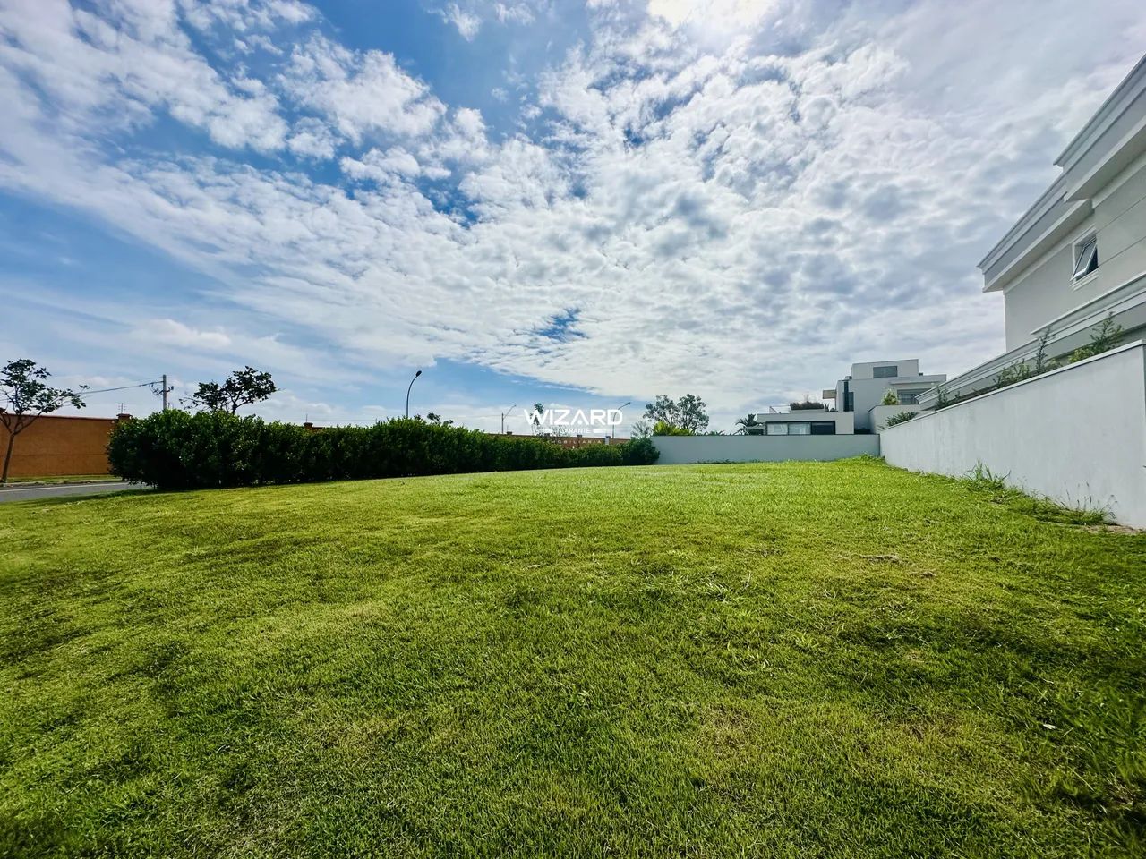 Terreno em condomínio em Alphaville Dom Pedro 2