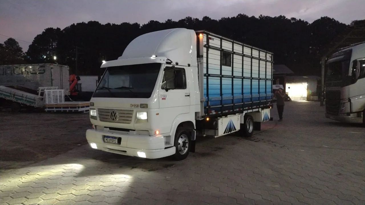 Caminhão worker 8-120 Motorhome  - Foto 2