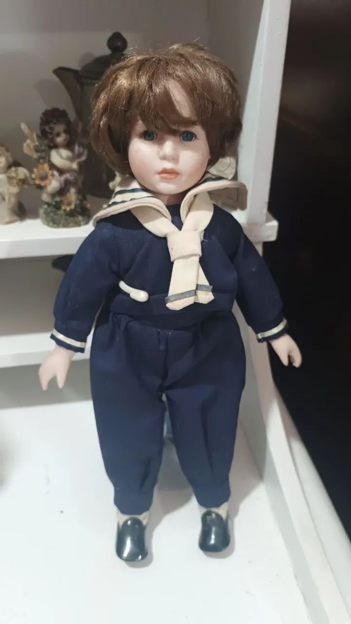 Par de bonecos de porcelana antigos com pedestal - Foto 3