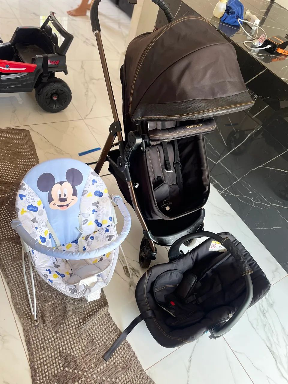 Kit carrinho + bebê conforto + cadeirinha 