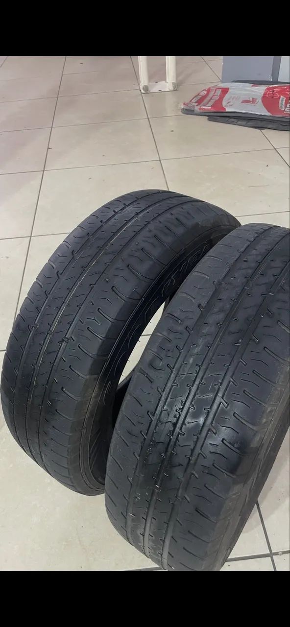 Pneus Goodyear aro 14 185/70r14 muito bons 