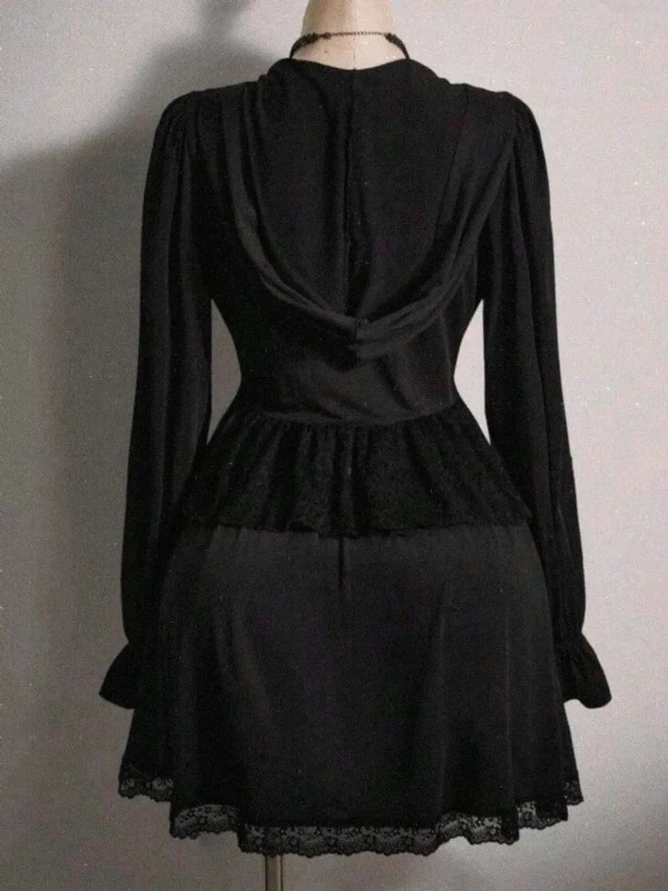 Vestido Preto com Capuz  - Foto 2