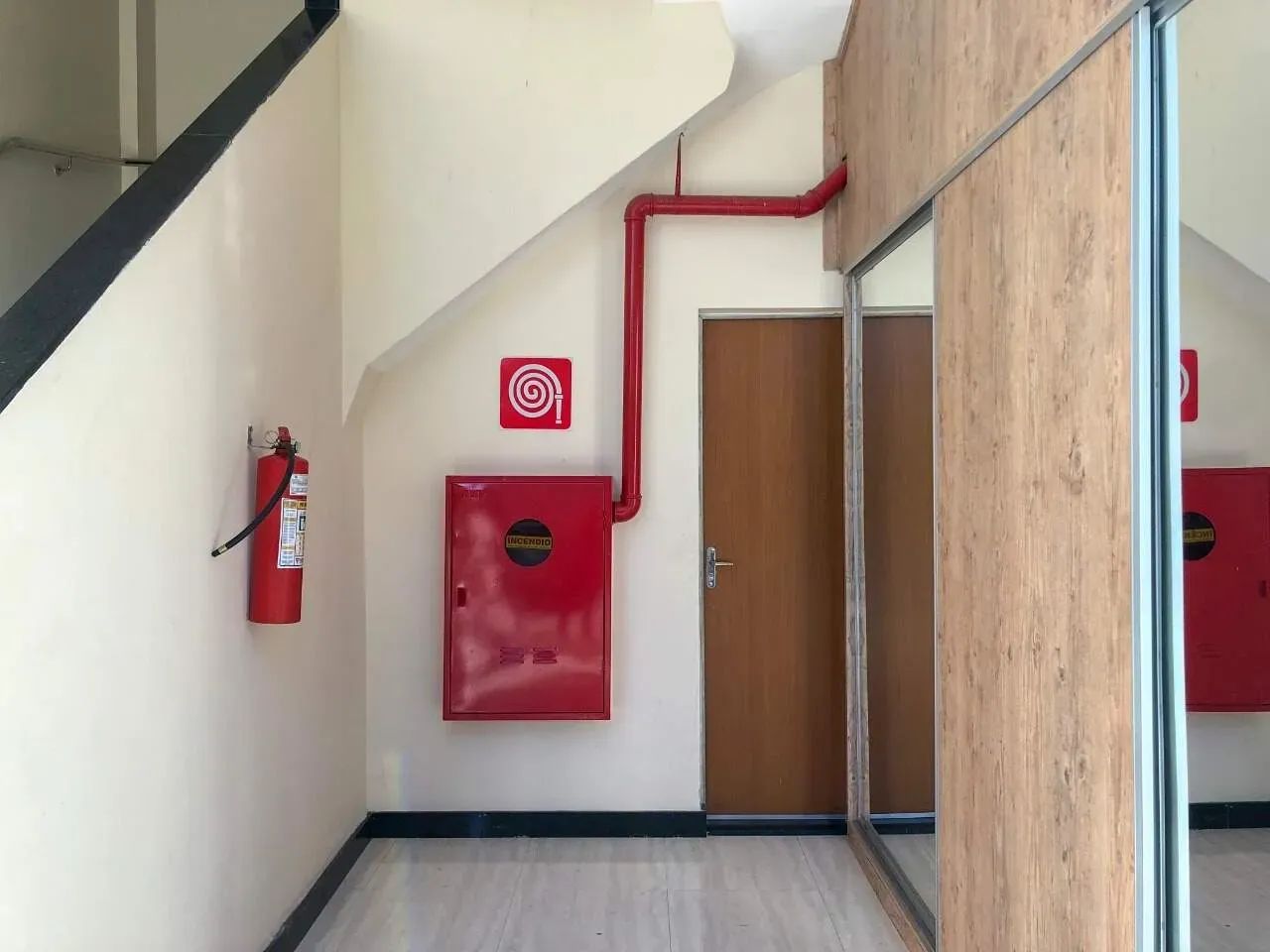 Que tal uma SALA em prédio individual a poucos metros do Big shopping Eldorado? - Foto 4