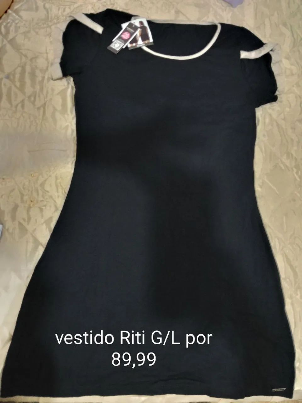 Vestidos e blusas