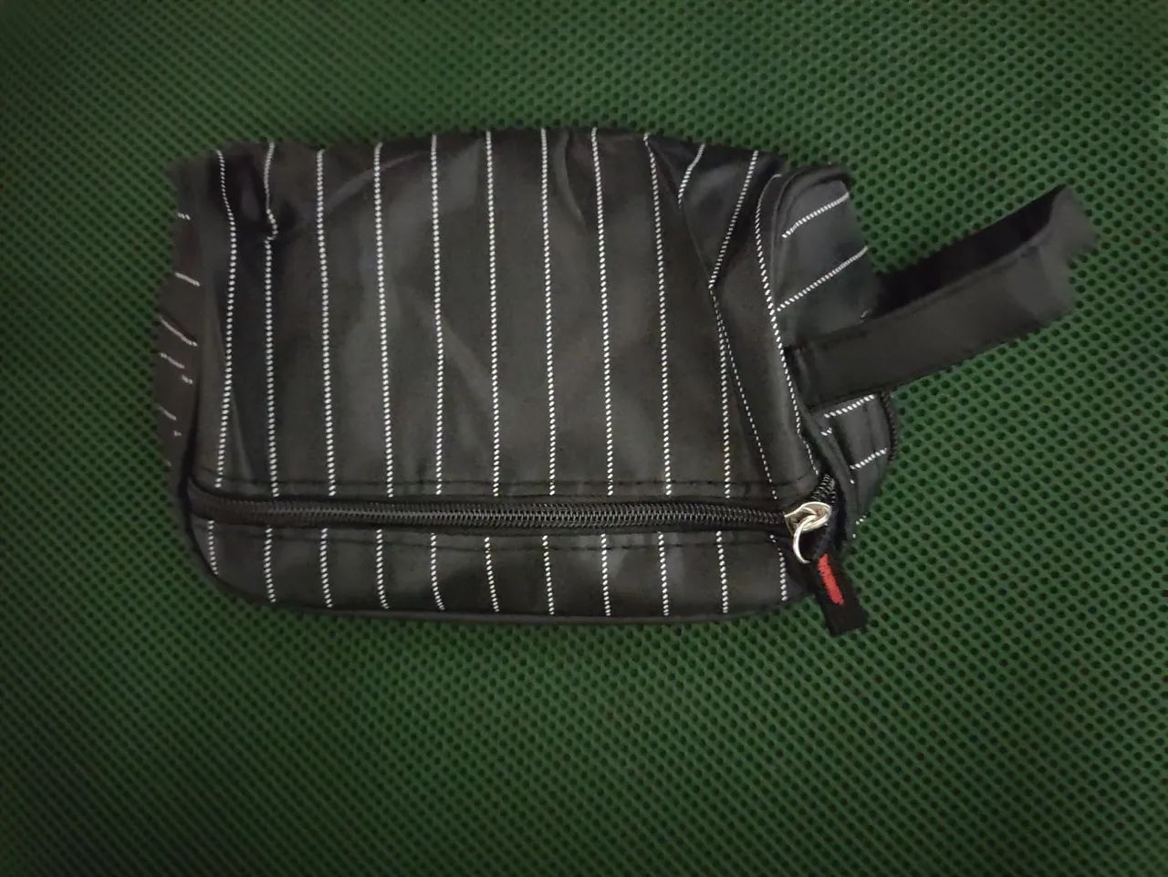 Caixa de caneta Bic Cristal vermelha com 50 unidades. Ponta média 1.0mm. Com Bolsa  - Foto 4