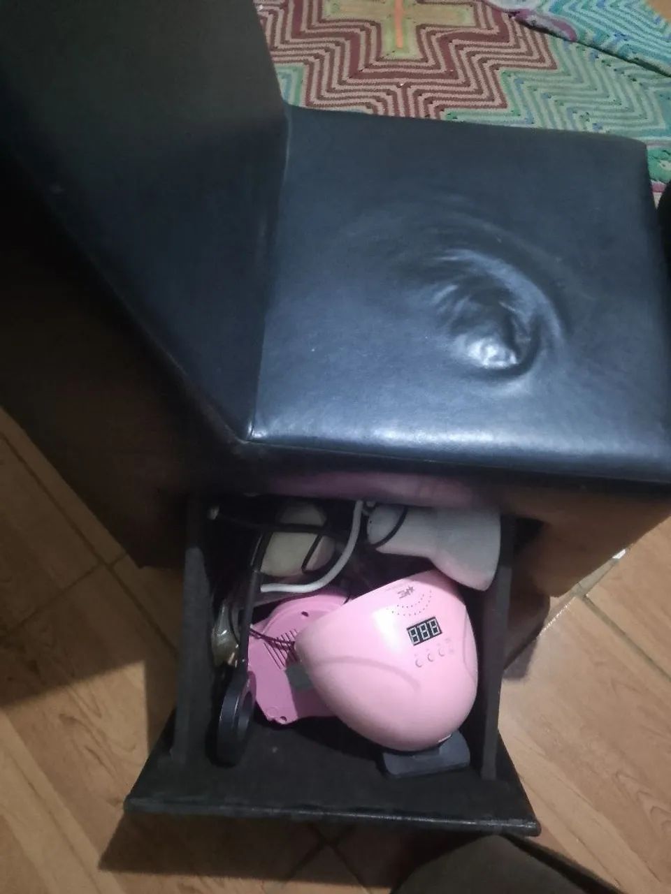 Cadeira com gaveta serve pra manicure e outras