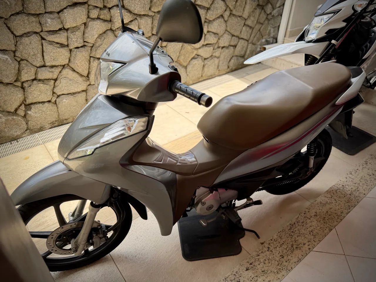 HONDA BIZ 125cc 2019 aceito troca - Foto 4