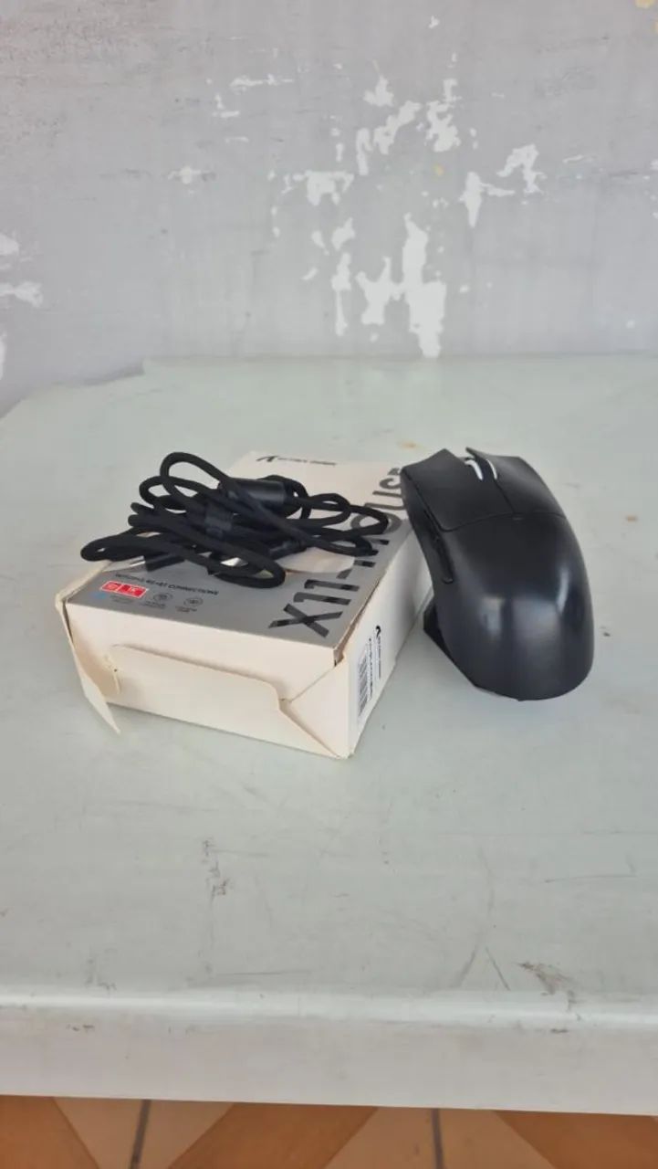 Mouse wireless attack shark X11 - sensor paw 3311 +dock se carregar 