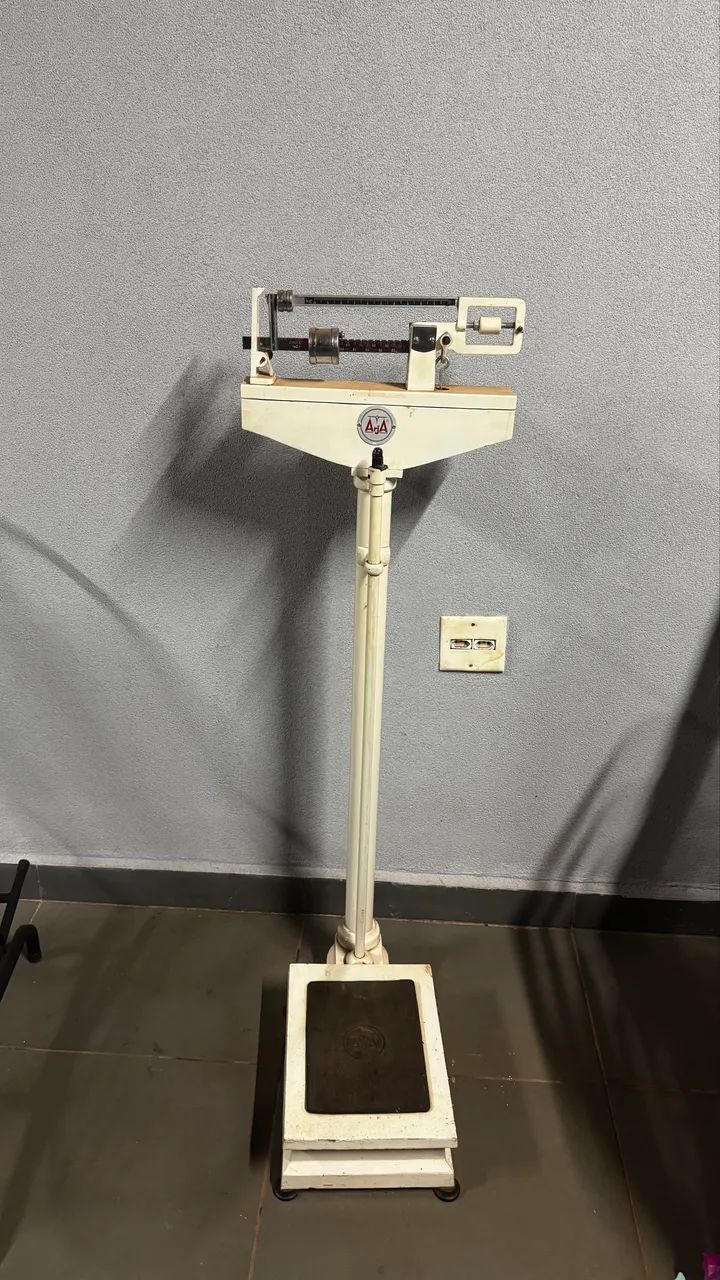 Vendo balança antiga