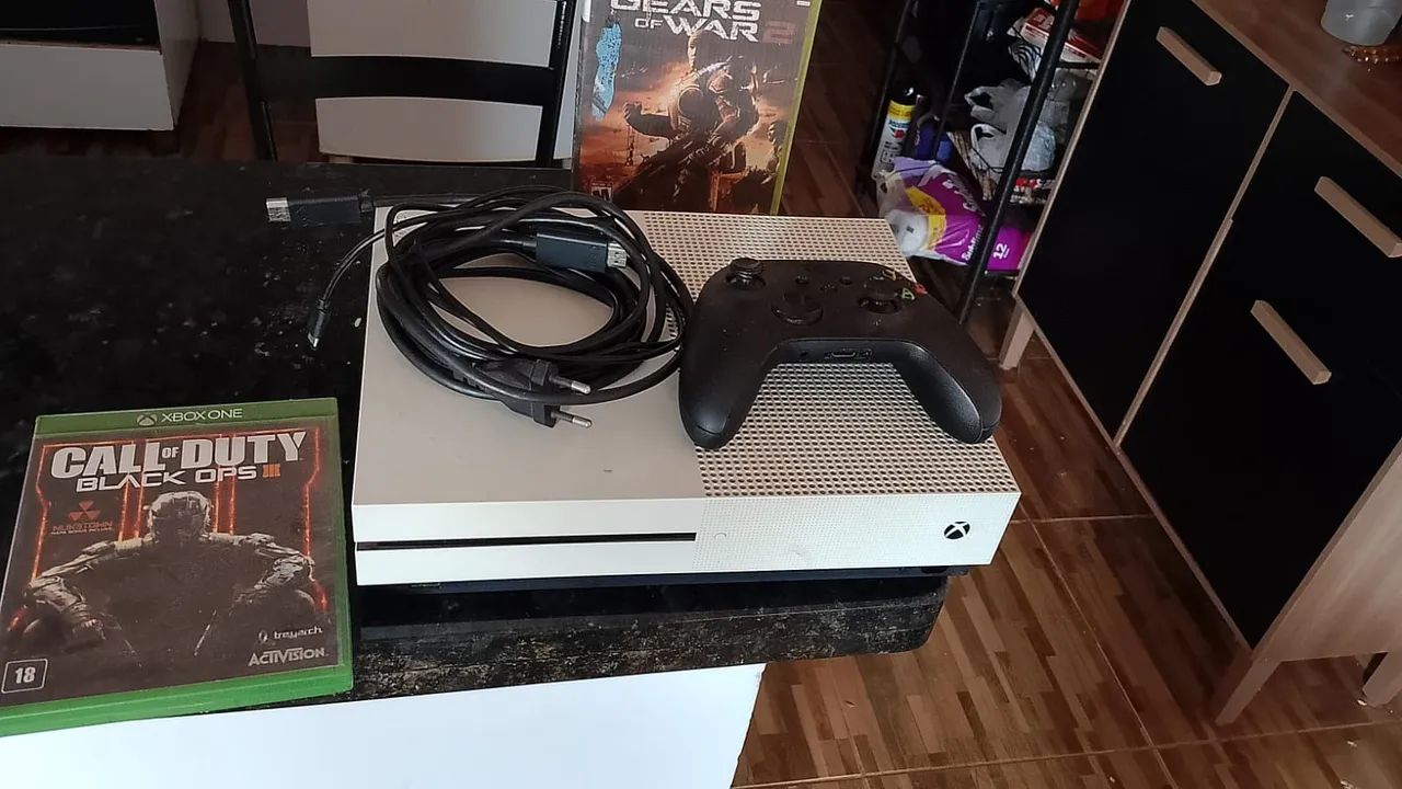 Xbox ONE S.