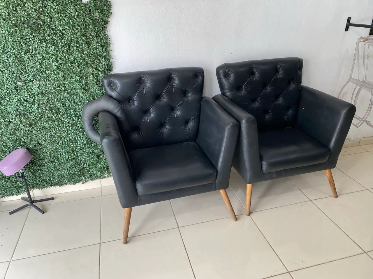 2 poltronas por R$300