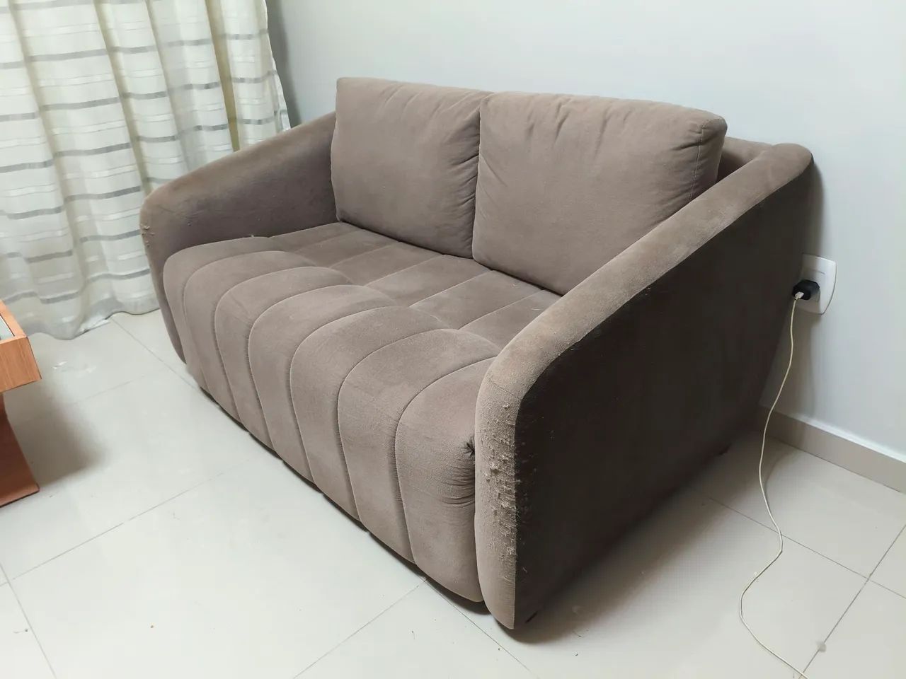 Two-Seater Sofa442957919012136960