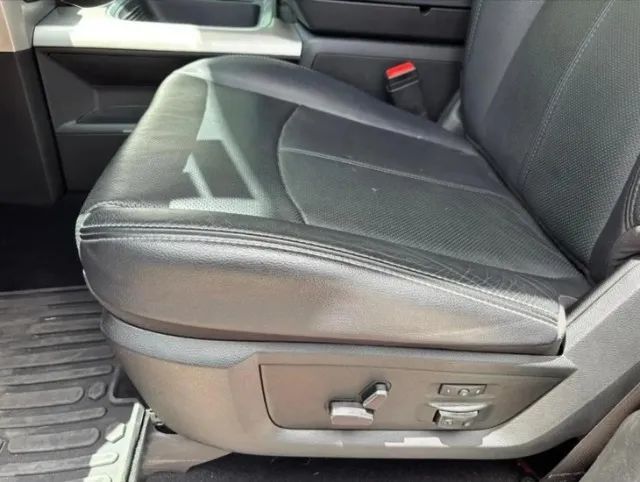 Ram Classic Laramie 5.7 V8 16V Gasolina 4X4 Aut. 2023 - Foto 6