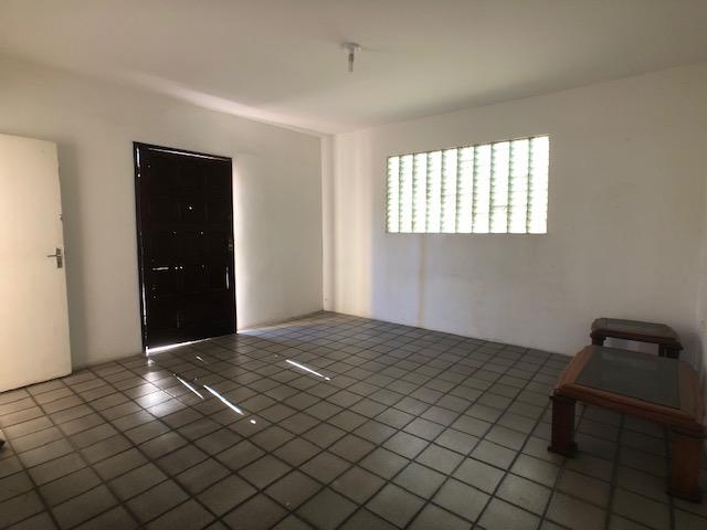 Casa em avenida ideal para comércio, terreno 12x30m, 4 quartos - Foto 4