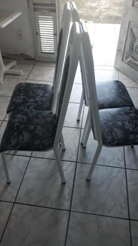 Cadeiras novas
