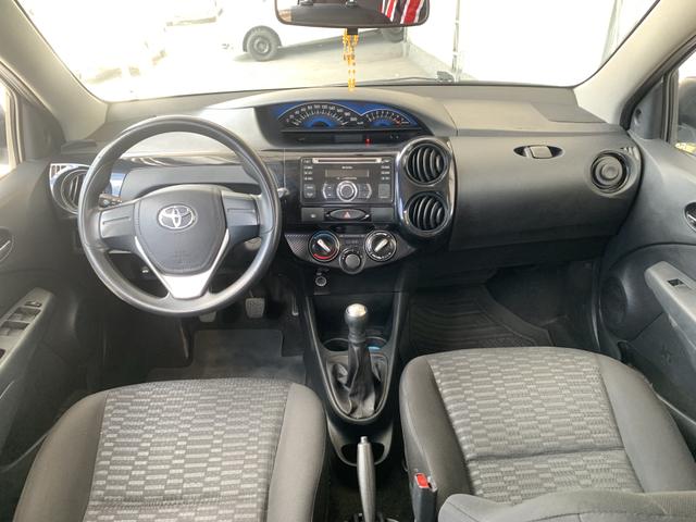 Toyota etios hatch único dono - Foto 8