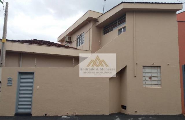 Kitnet com hall de entrada, sala/dormitório, cozinha, wc social e área de serviço; piso ve
