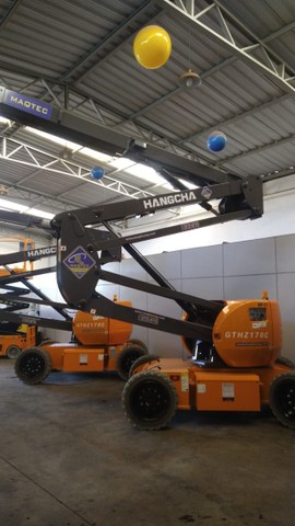 Locação de plataforma elevatória articulada Hangcha 17 metros 