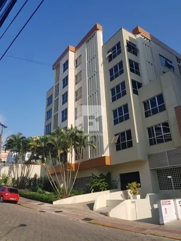Salas comerciais com garagem na Trindade
