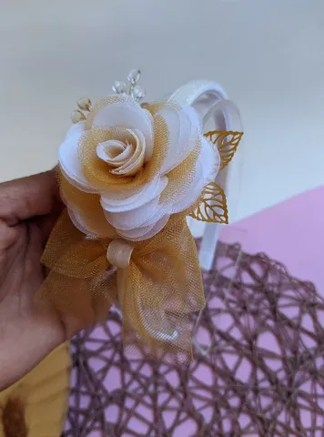 Arranjo Infantil Faixa de cabelo strass e pérolas flor grinalda