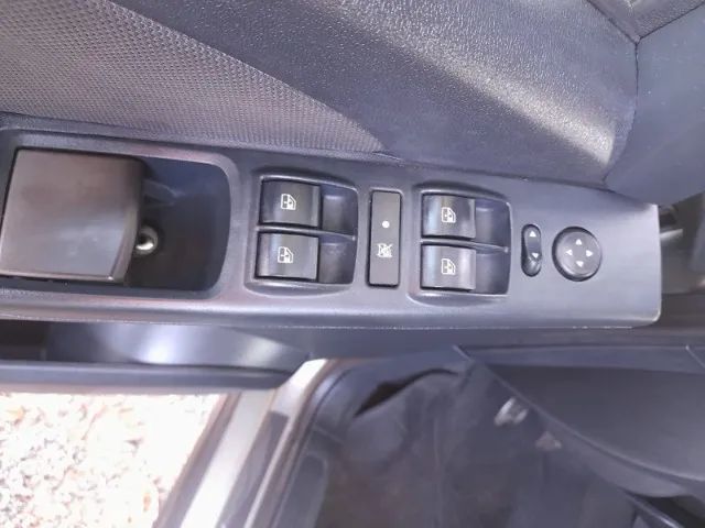 vendo idea adventure 1.8 2012 com 73.000 km originais  - Foto 6