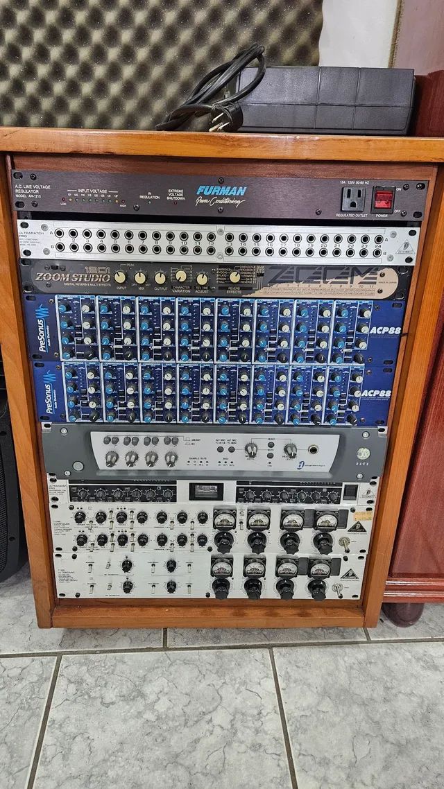 Equipamentos de Estúdio - Compressores, Preamps, Interfaces, Gates, Efeitos