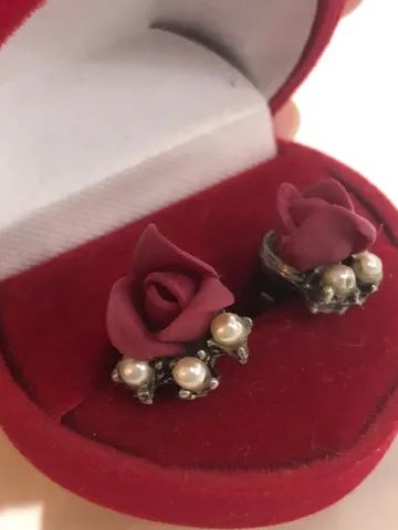 Brinco rosa com prata e pérolas 