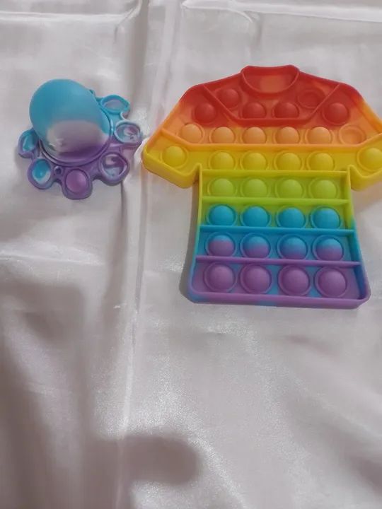 2 pop it de polvo e camiseta multi cor 