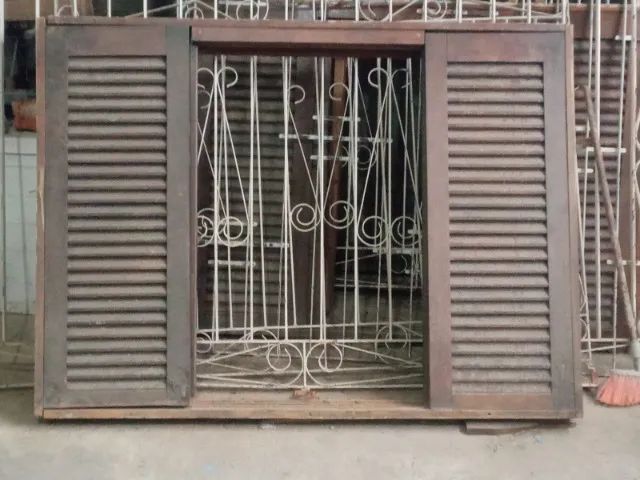 Porta de madeira maciça, janelas e vitrôs - Foto 2