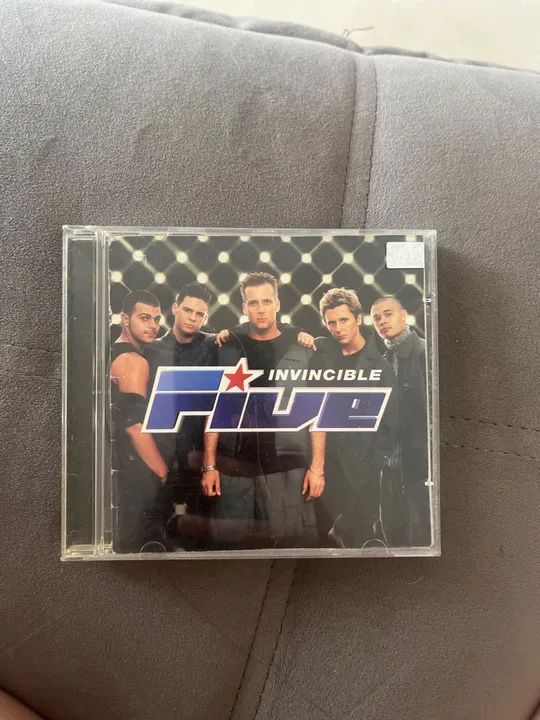 CD Invincible - FIVE