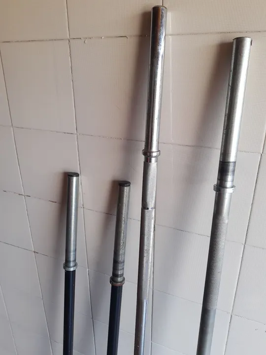 Barras retas ocas e maciças