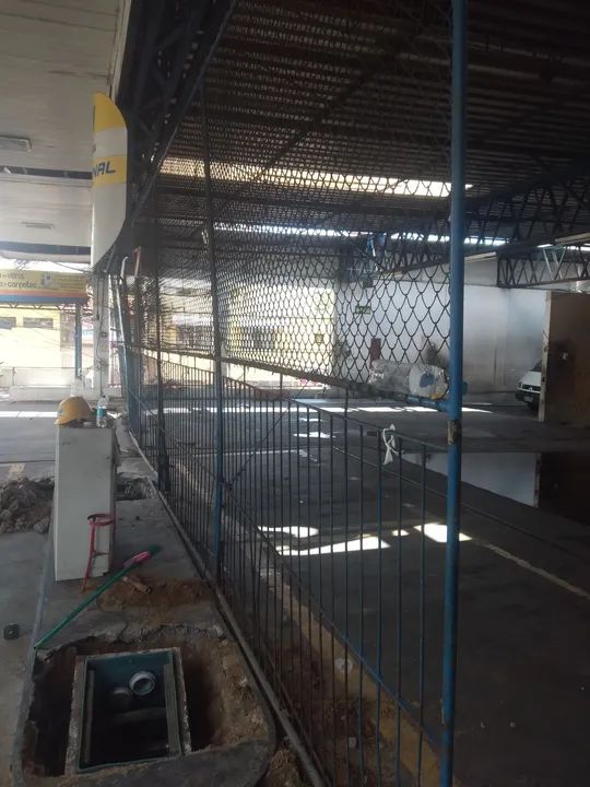 Vendo Estrutura e telhado de zinco completo de estacionamento de posto de combustível 