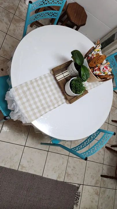 MESA e 4 cadeiras no estilo RÚSTICO/FARMHOUSE 