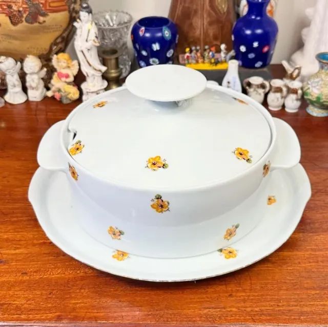 Conjunto de sopeira acompanhado por um prato de bolo Renner. - Foto 2