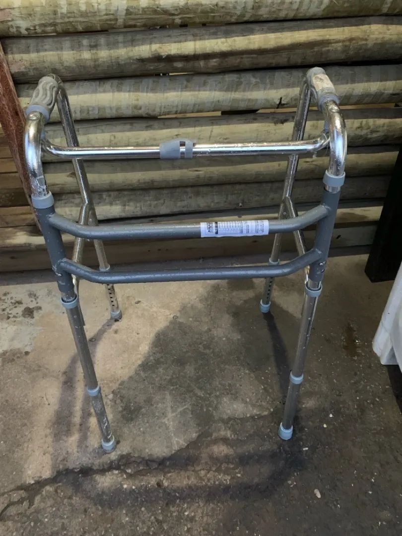 Andador de alumínio novo  - Foto 2