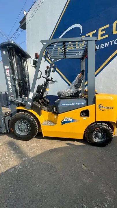 Empilhadeira 2.5T-Torre Triplex 4.7mts - Foto 2