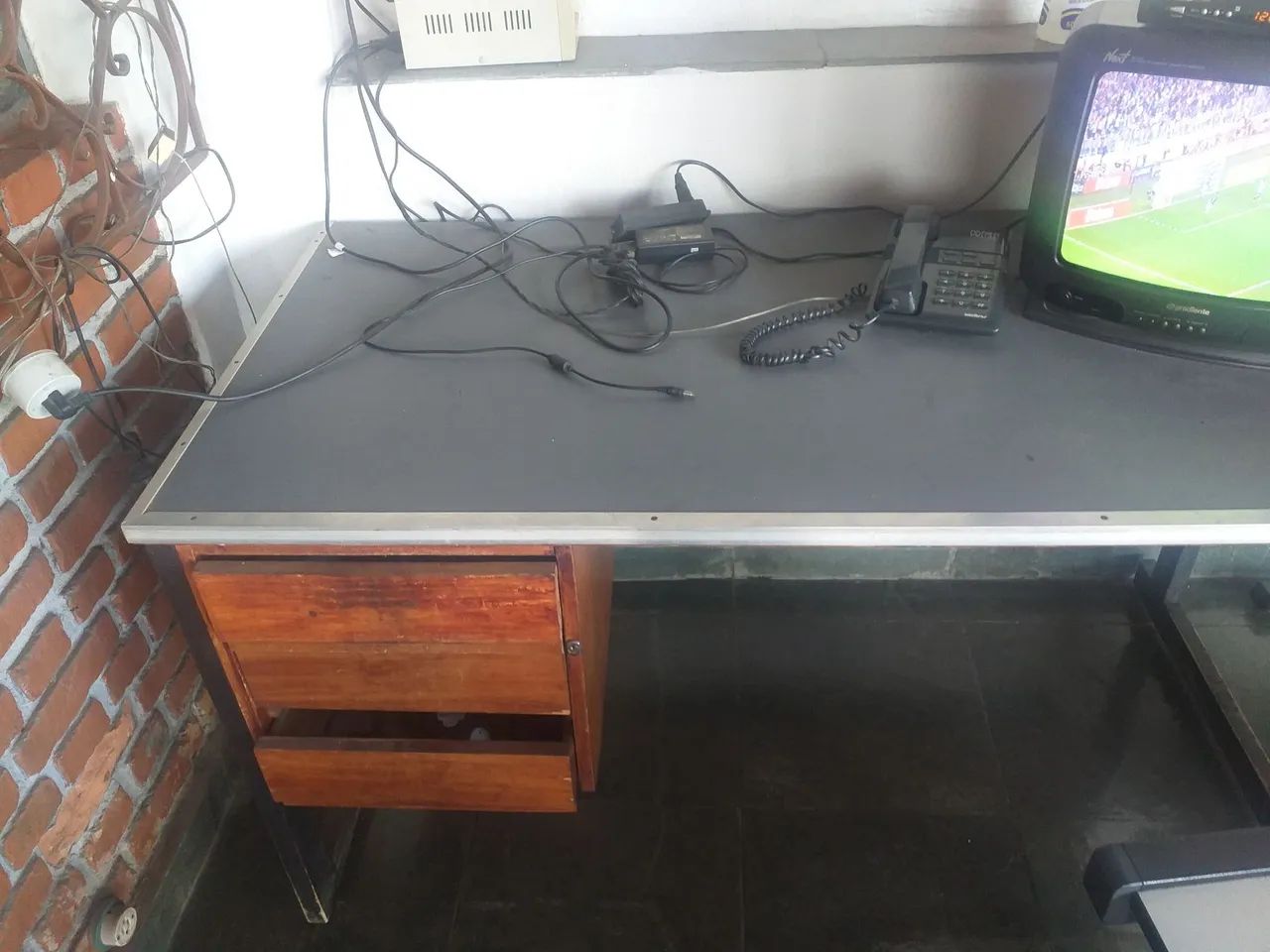 Mesa madeira com 3 gavetad - Foto 5