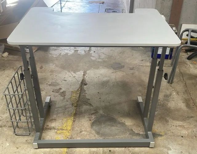 Mesa cadeirante com regulagem de altura - Foto 2