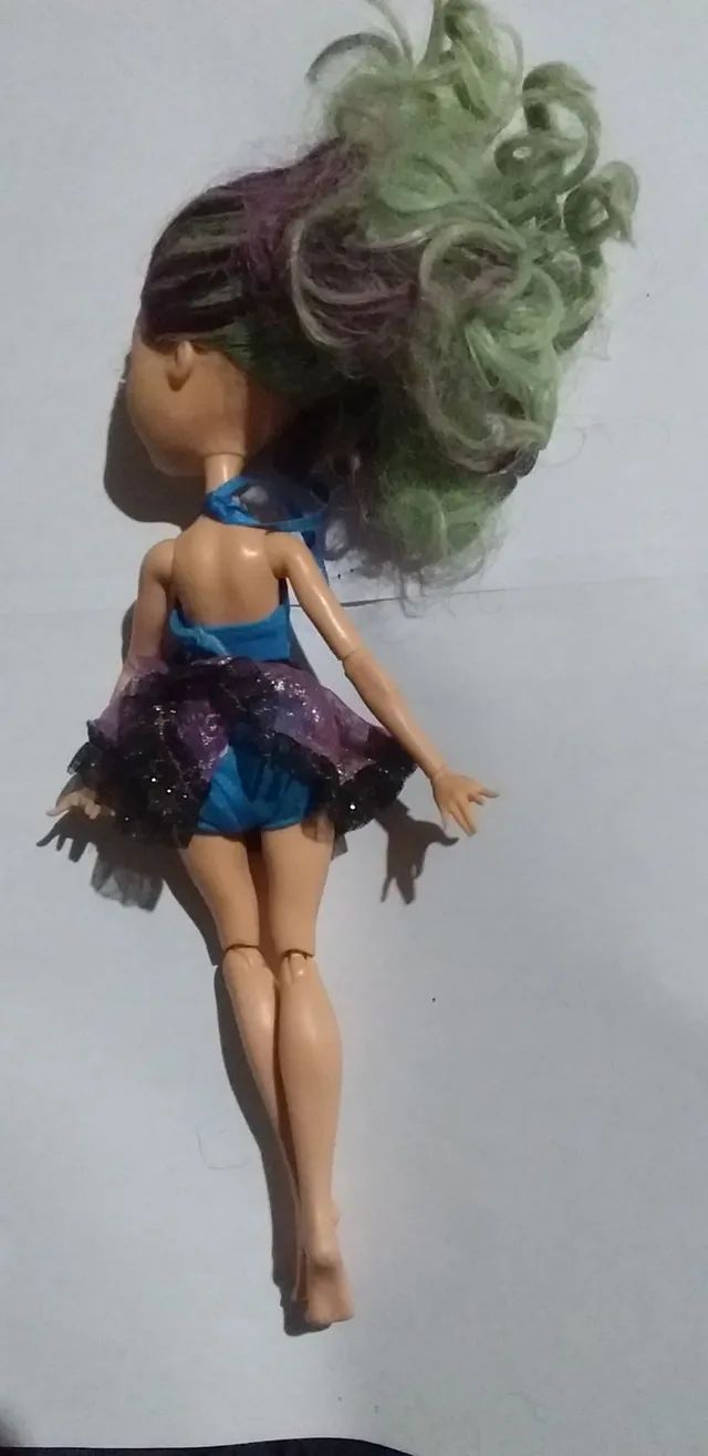 Boneca antiga de coleção ever after high Madeline hatter mirror beach mattel - Foto 3