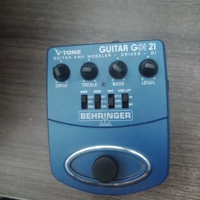 Pedal Behringer GDI21 V-Tone ? Simulador de Amp em perfeito estado