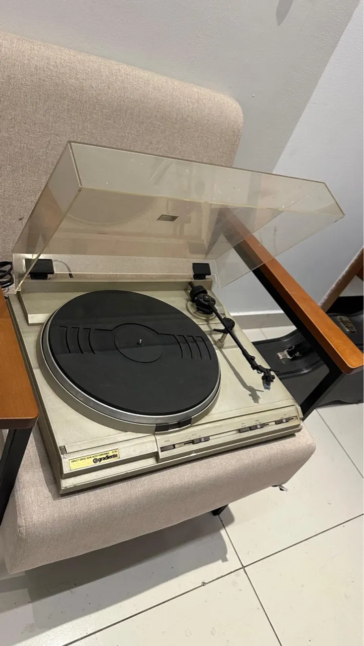 Toca-Discos Gradiente D-20 - Direct Drive Semi Auto Turntable