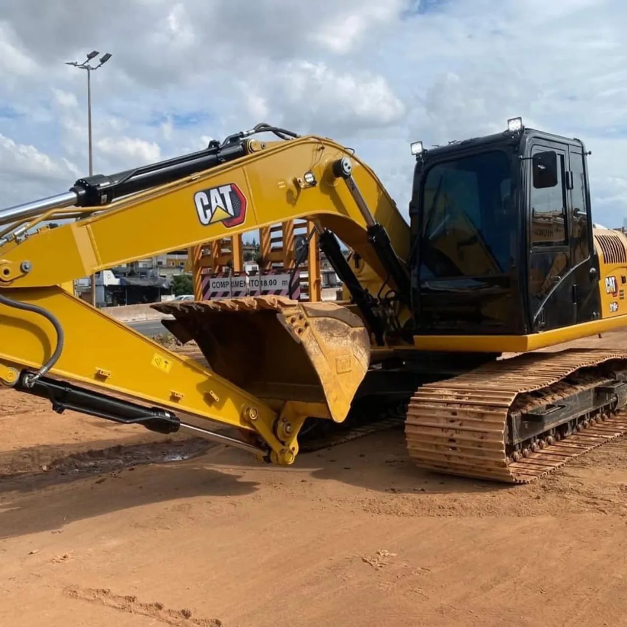 ESCAVADEIRA CATERPILLAR 2024 - Foto 2