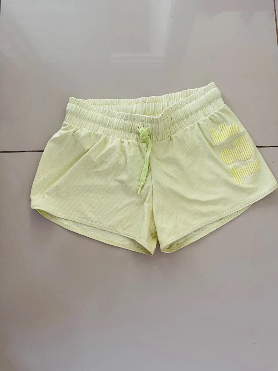 Shorts Esportivo Amarelo Adidas (40,00 und)