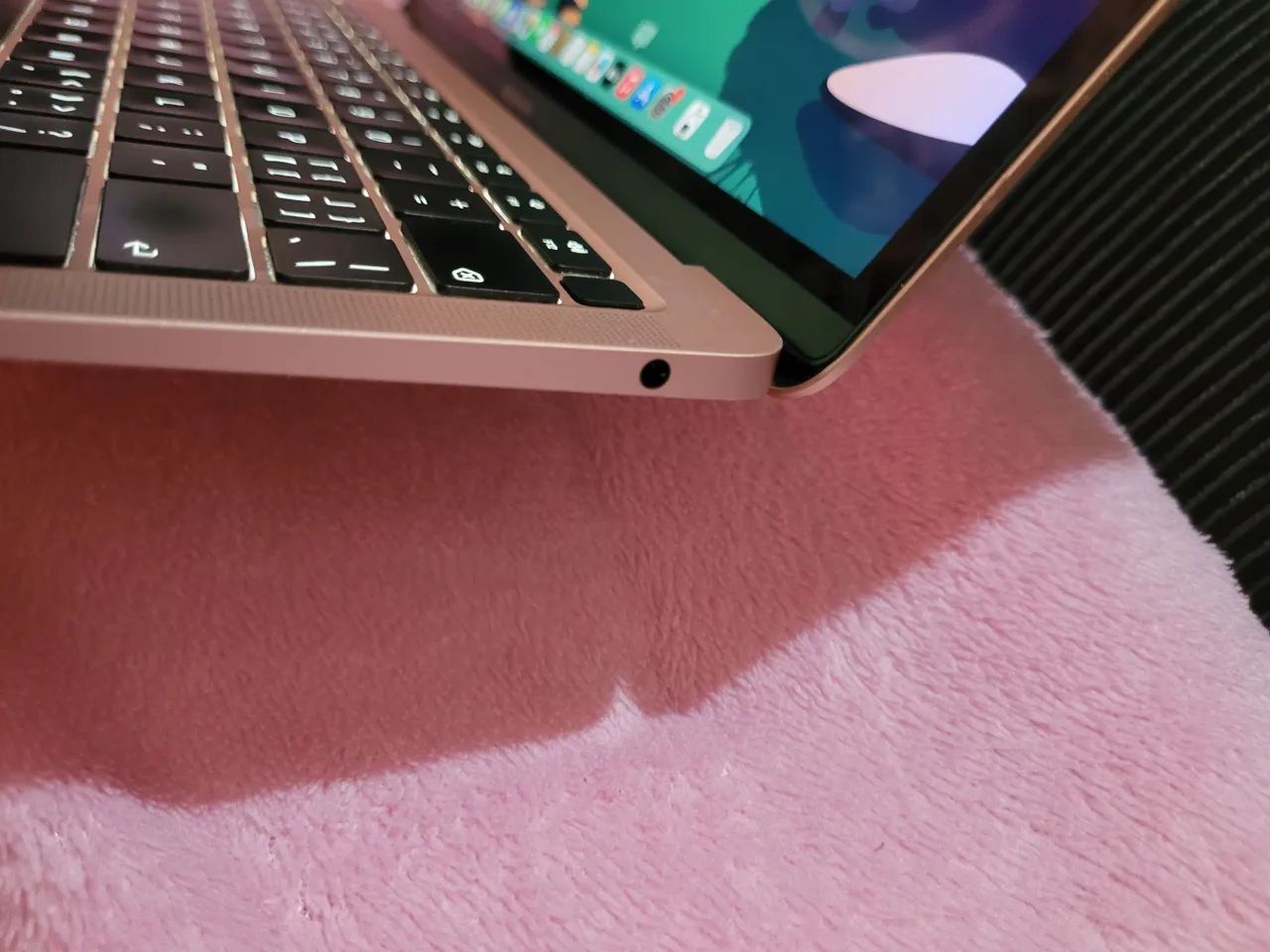 Macbook Air 2020 SEMI NOVO! 8 GB de RAM e 256 de SSD - Notebooks