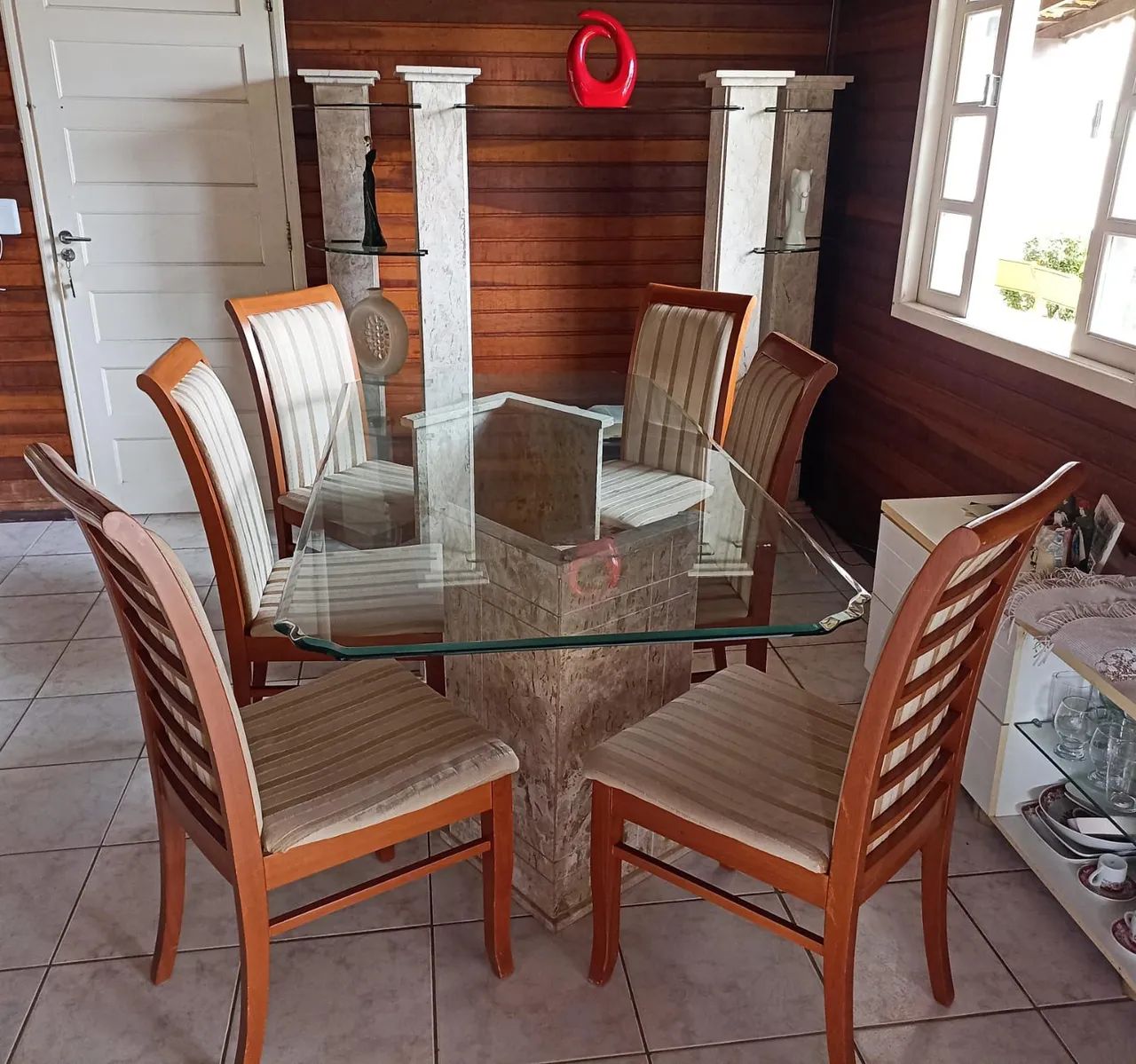 Mesa com pés de mármore e tampo de vidro - Foto 3