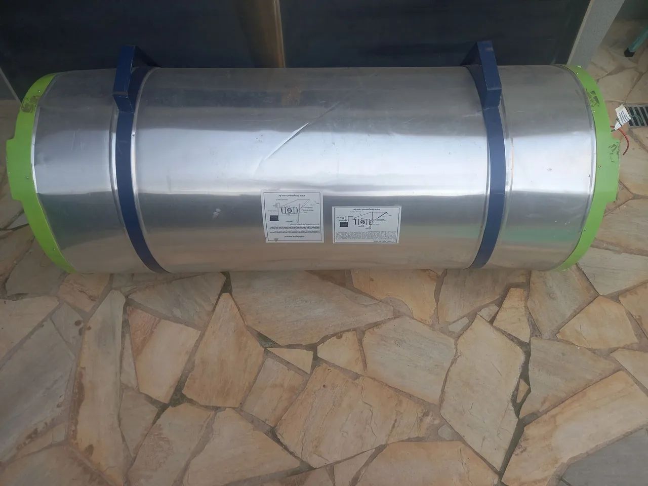 Reservatório Térmico Solar e 3 placas solares