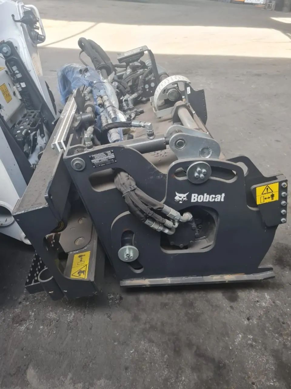 Bobcat Mod. S770 Com Fresa De 1,20 M Para Locação Imediata - Foto 3
