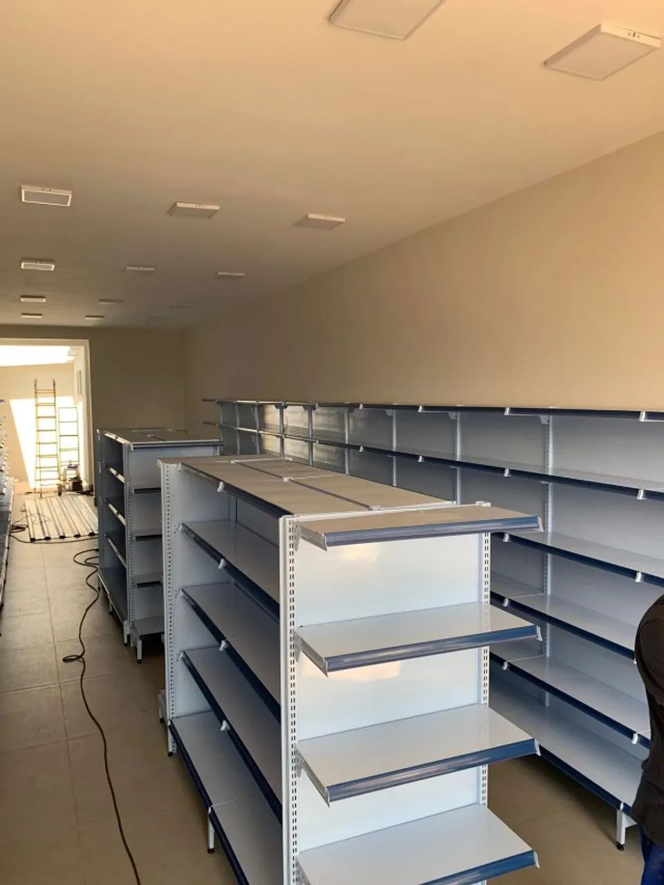 Prateleira Expositora - Gôndola de Parede e Centro - Foto 2