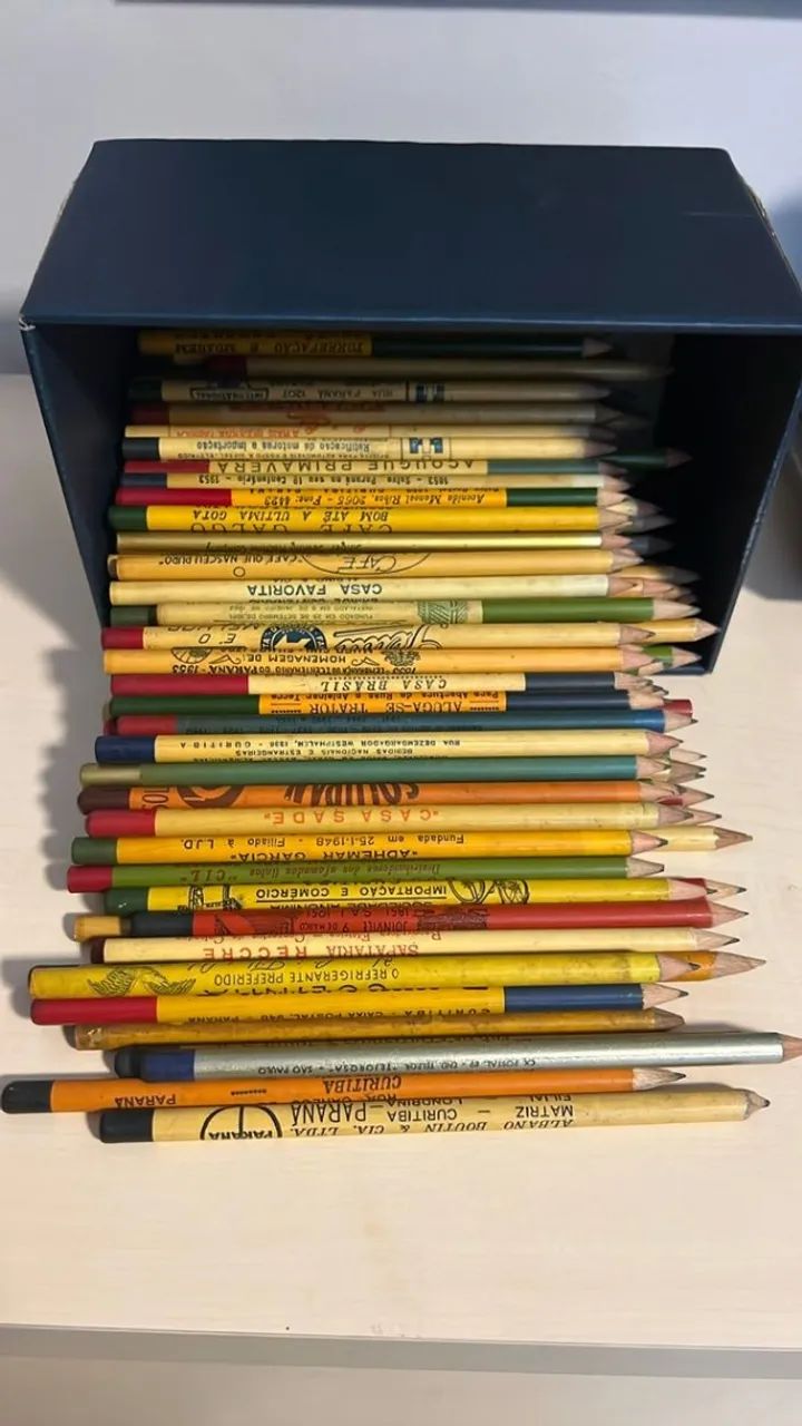 180 lapis dos anos 50 e 60 de colecionador, alguns não foram nem apontados