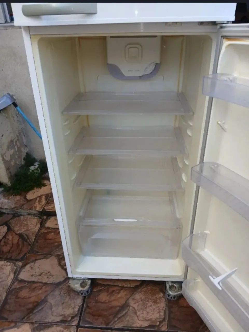 Geladeira Electrolux não tá gelando ! - Foto 4